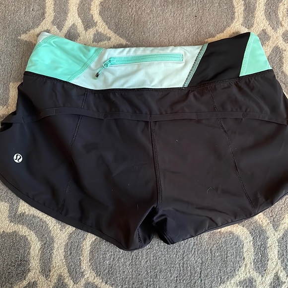 Lululemon 3 inch speed short Size 4 - Picture 2 of 3